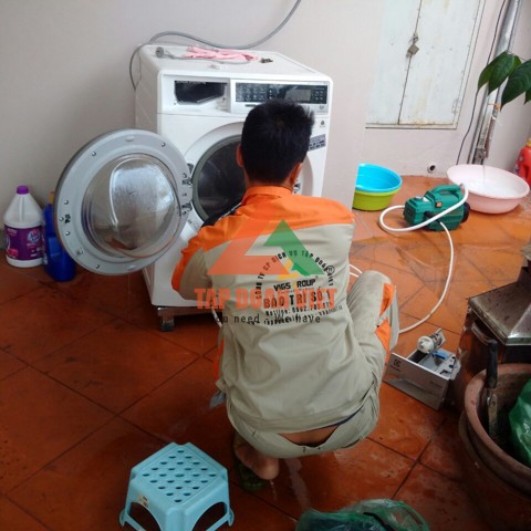 kiểm tra máy và vệ sinh máy giặt