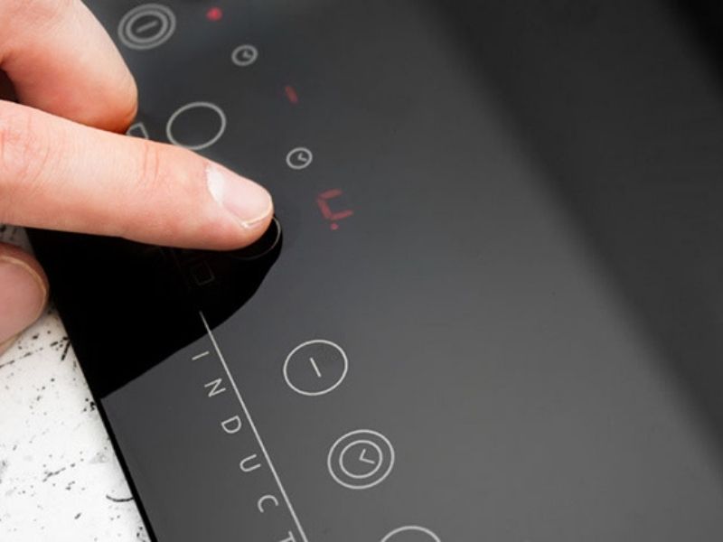 Ưu điểm và ưu đãi của dịch vụ sửa bếp từ báo lỗi U