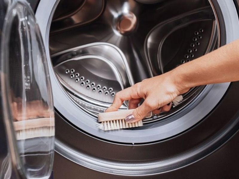 Tại sao nên vệ sinh máy giặt cửa ngang?