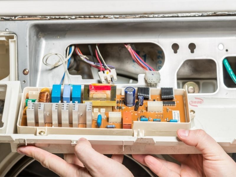 Cách thay thế các linh kiện hỏng trên bảng điều khiển máy giặt