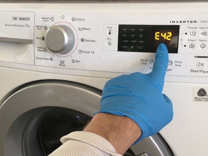 Cách khắc phục lỗi E24 máy giặt Electrolux hiệu quả
