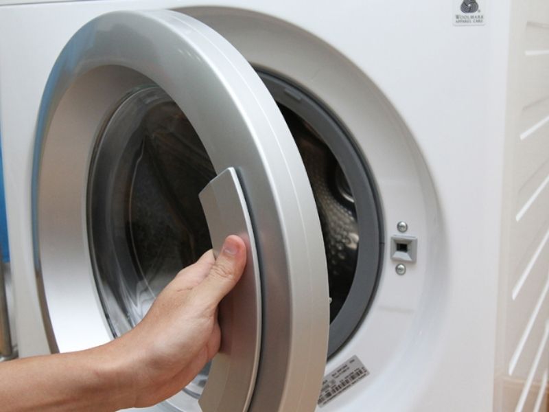 Câu hỏi thường gặp cách mở cửa máy giặt Electrolux